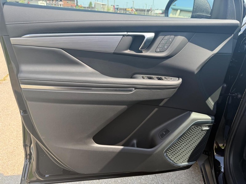Buick Enclave Vehicle Full-screen Gallery Image 14