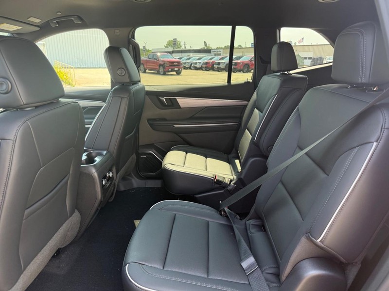 Buick Enclave Vehicle Full-screen Gallery Image 18