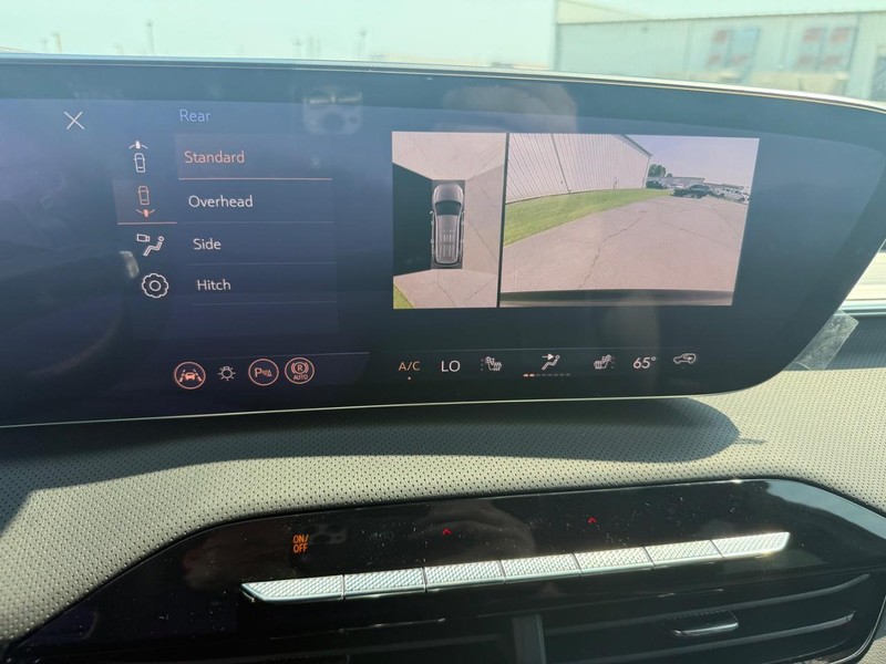 Buick Enclave Vehicle Full-screen Gallery Image 21
