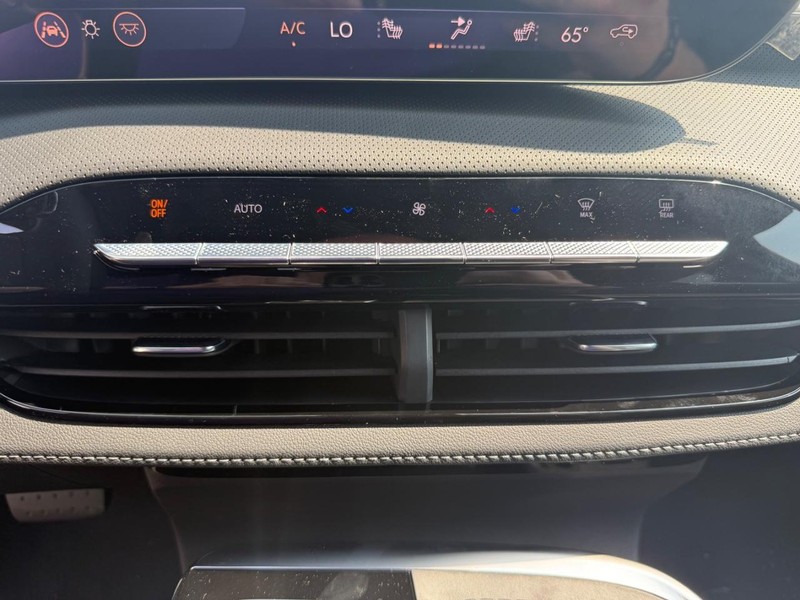 Buick Enclave Vehicle Full-screen Gallery Image 22