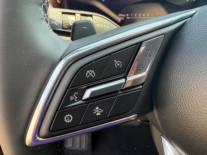 Buick Enclave Vehicle Full-screen Gallery Image 25