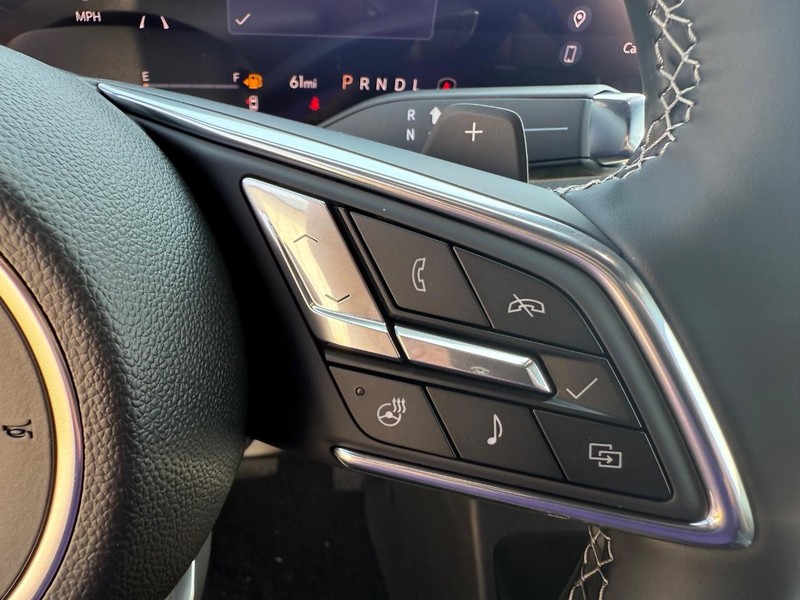 Buick Enclave Vehicle Full-screen Gallery Image 26