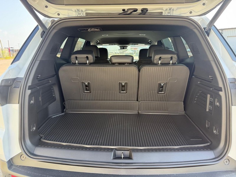 Buick Enclave Vehicle Full-screen Gallery Image 7