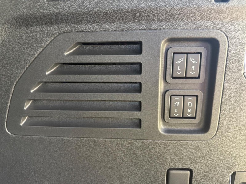 Buick Enclave Vehicle Full-screen Gallery Image 9