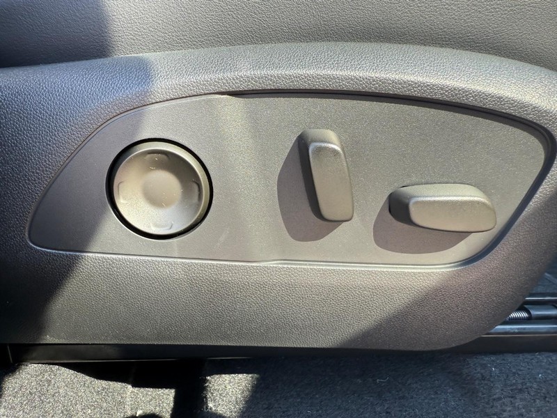 Buick Enclave Vehicle Full-screen Gallery Image 11