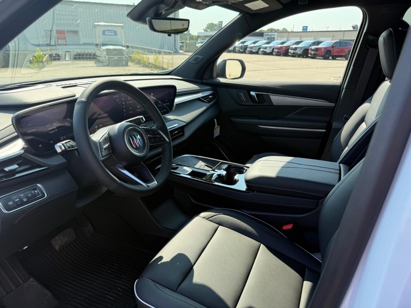 Buick Enclave Vehicle Full-screen Gallery Image 12