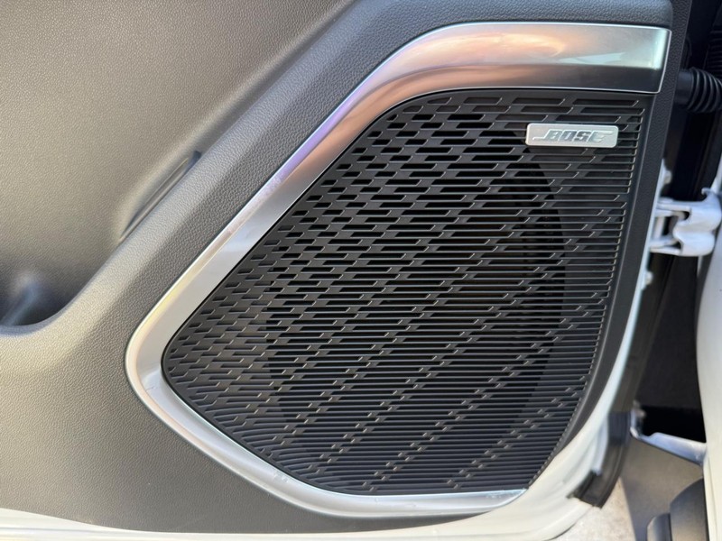 Buick Enclave Vehicle Full-screen Gallery Image 15