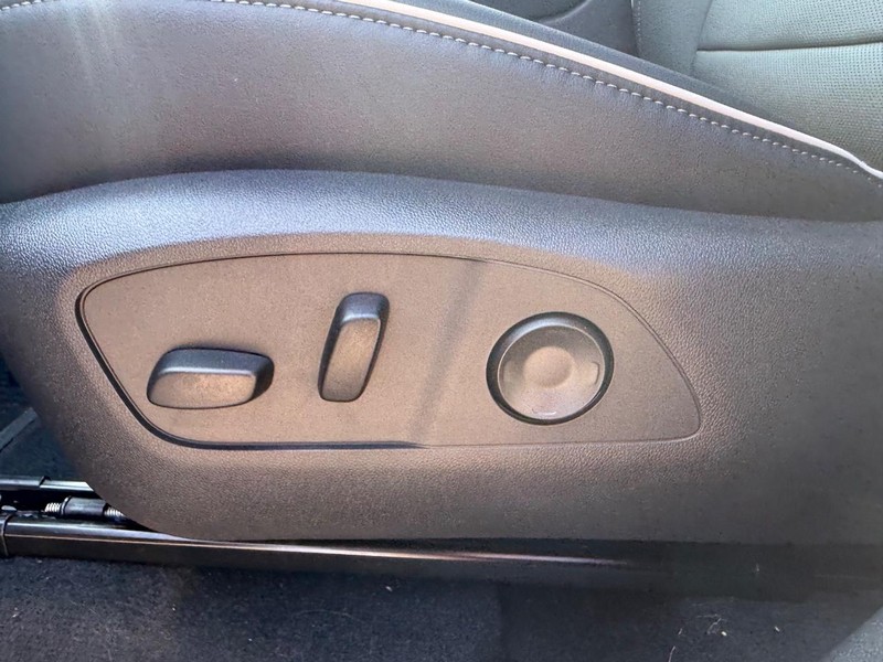 Buick Enclave Vehicle Full-screen Gallery Image 16