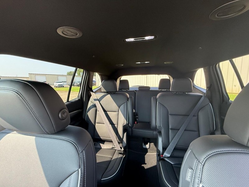Buick Enclave Vehicle Full-screen Gallery Image 17