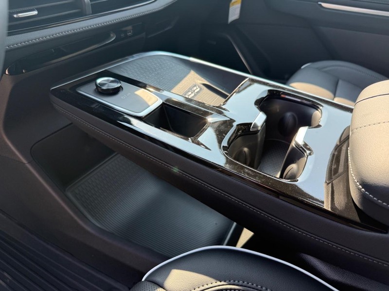 Buick Enclave Vehicle Full-screen Gallery Image 18