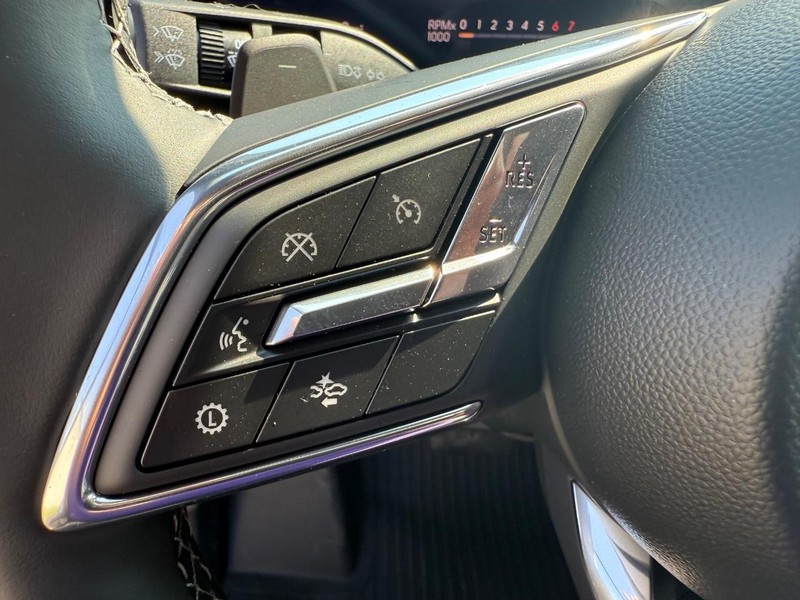 Buick Enclave Vehicle Full-screen Gallery Image 23