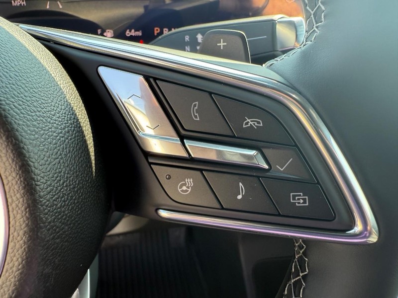 Buick Enclave Vehicle Full-screen Gallery Image 24