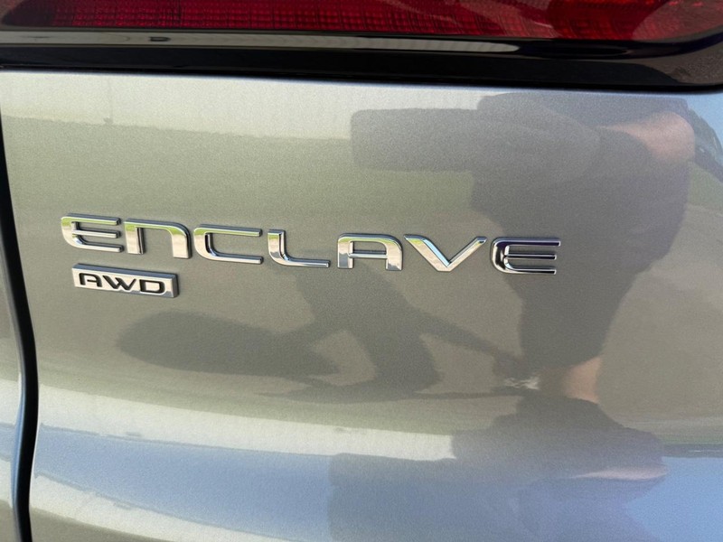 Buick Enclave Vehicle Full-screen Gallery Image 7