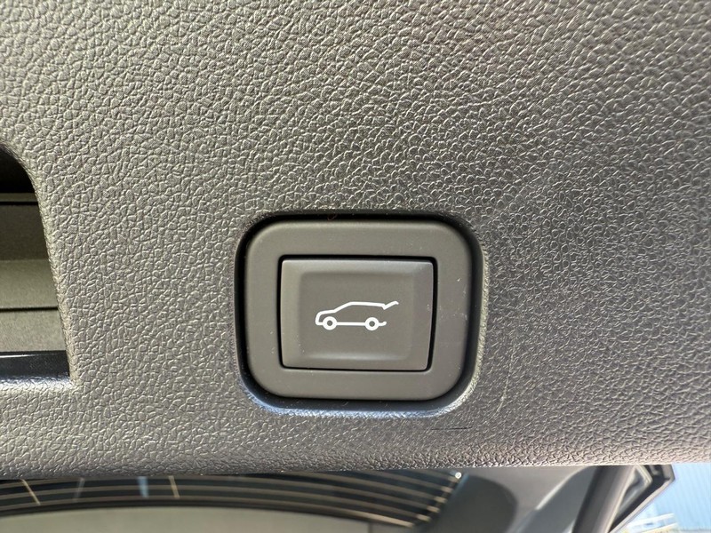 Buick Enclave Vehicle Full-screen Gallery Image 9