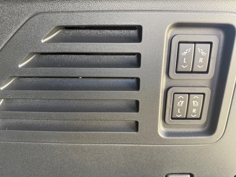 Buick Enclave Vehicle Full-screen Gallery Image 10