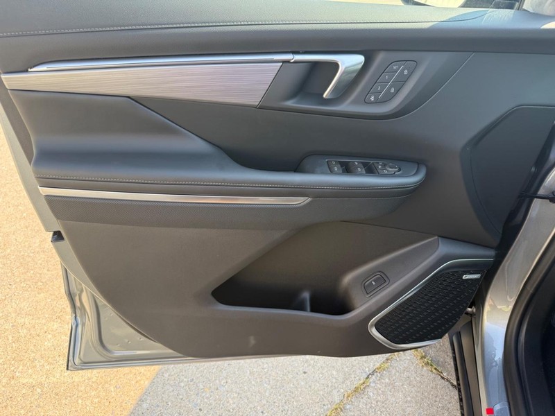 Buick Enclave Vehicle Full-screen Gallery Image 14