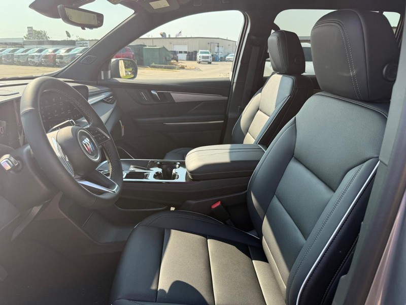 Buick Enclave Vehicle Full-screen Gallery Image 17