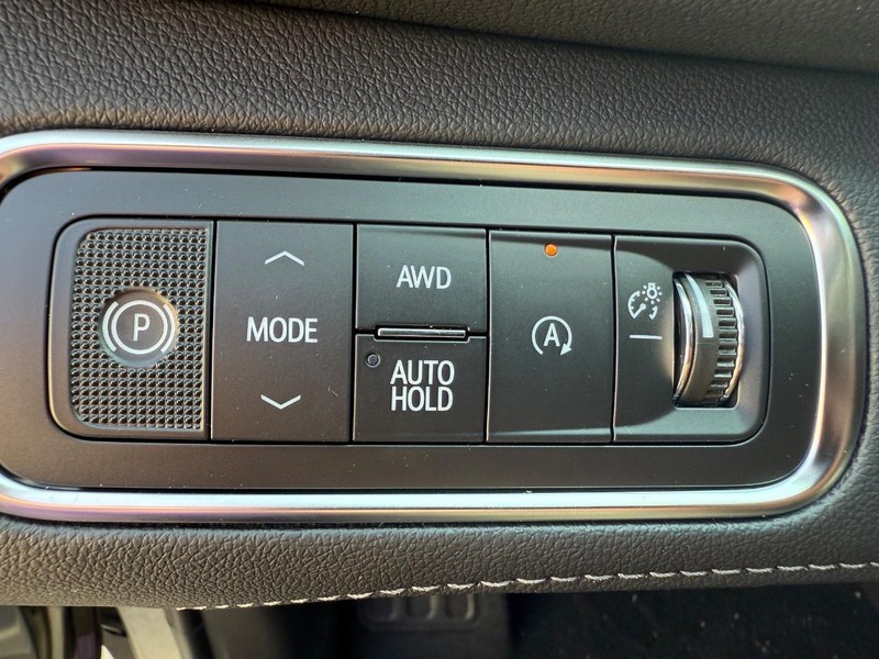 Buick Enclave Vehicle Full-screen Gallery Image 18