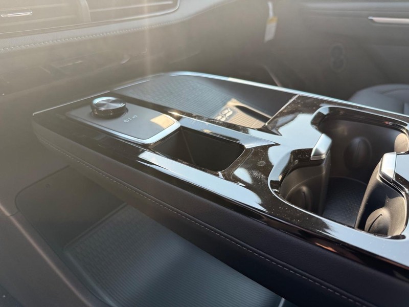 Buick Enclave Vehicle Full-screen Gallery Image 19