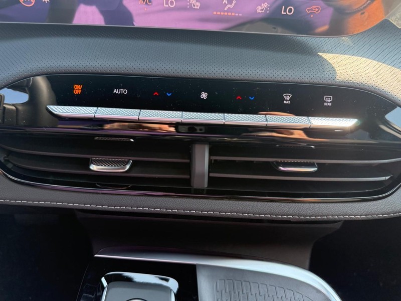 Buick Enclave Vehicle Full-screen Gallery Image 21
