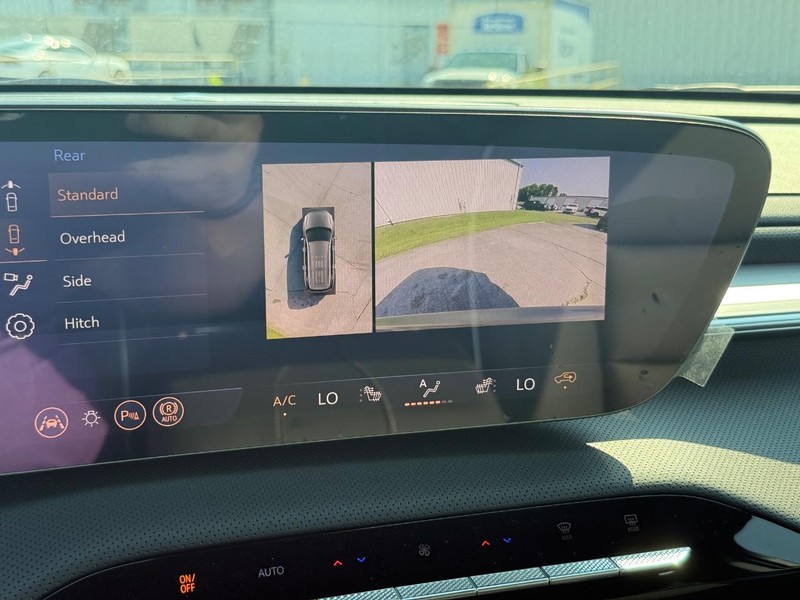 Buick Enclave Vehicle Full-screen Gallery Image 22