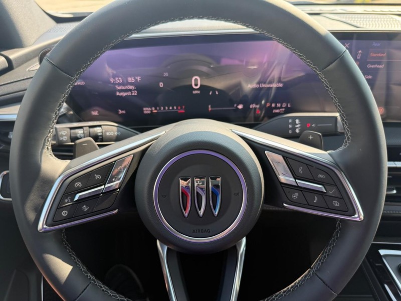 Buick Enclave Vehicle Full-screen Gallery Image 26