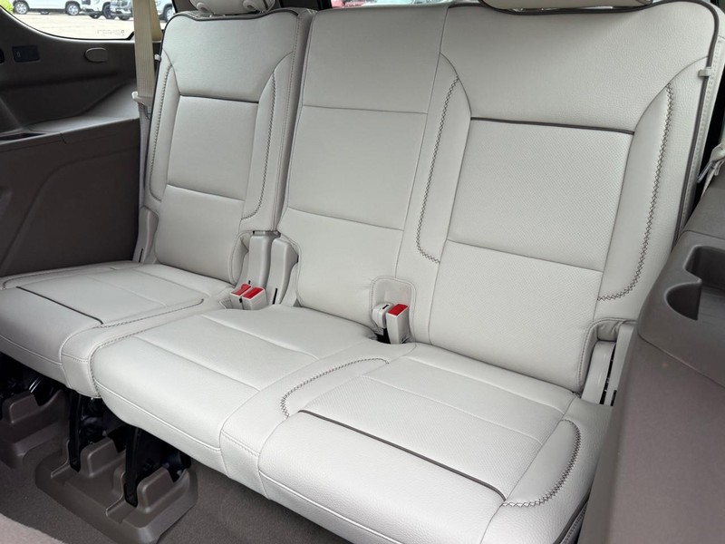 GMC Yukon Vehicle Full-screen Gallery Image 8