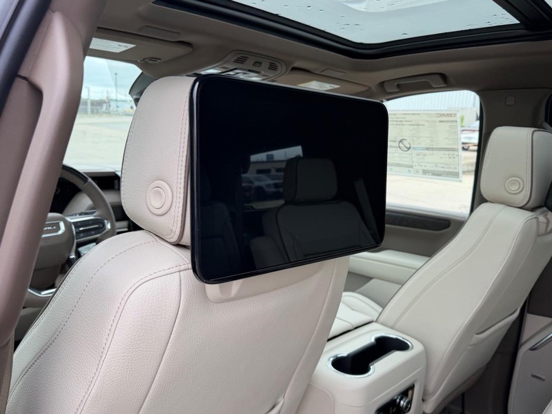 GMC Yukon Vehicle Full-screen Gallery Image 11