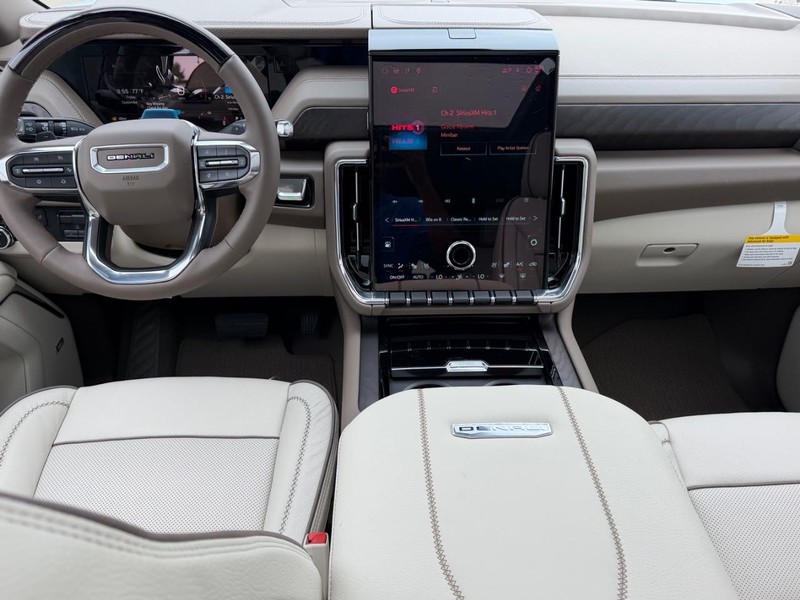 GMC Yukon Vehicle Full-screen Gallery Image 13
