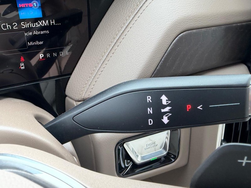 GMC Yukon Vehicle Full-screen Gallery Image 19