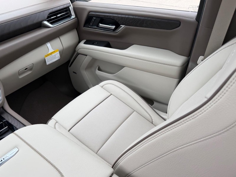 GMC Yukon Vehicle Full-screen Gallery Image 20