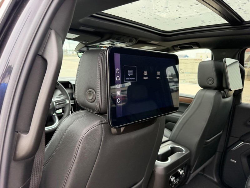 GMC Yukon XL Vehicle Full-screen Gallery Image 11