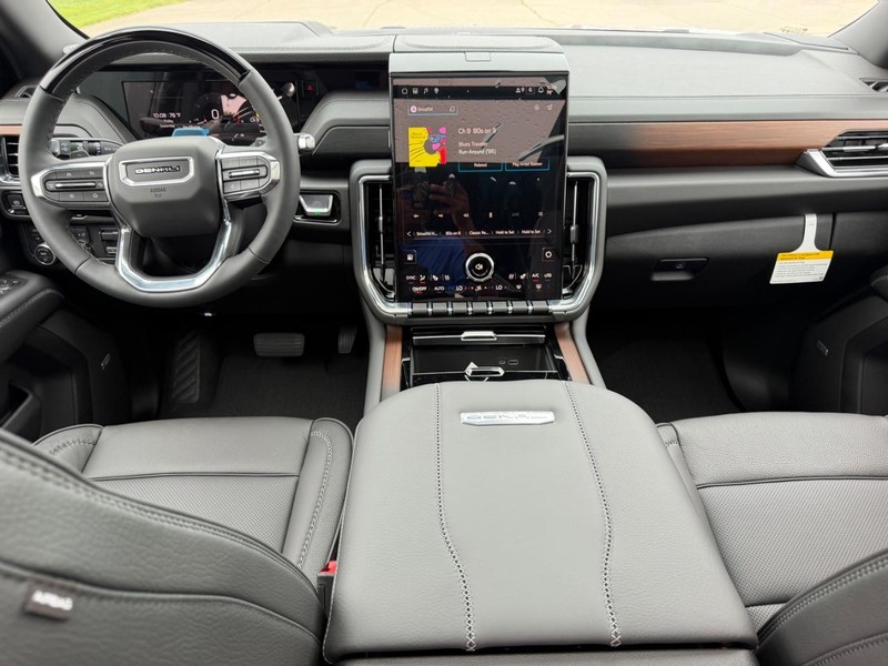 GMC Yukon XL Vehicle Full-screen Gallery Image 13