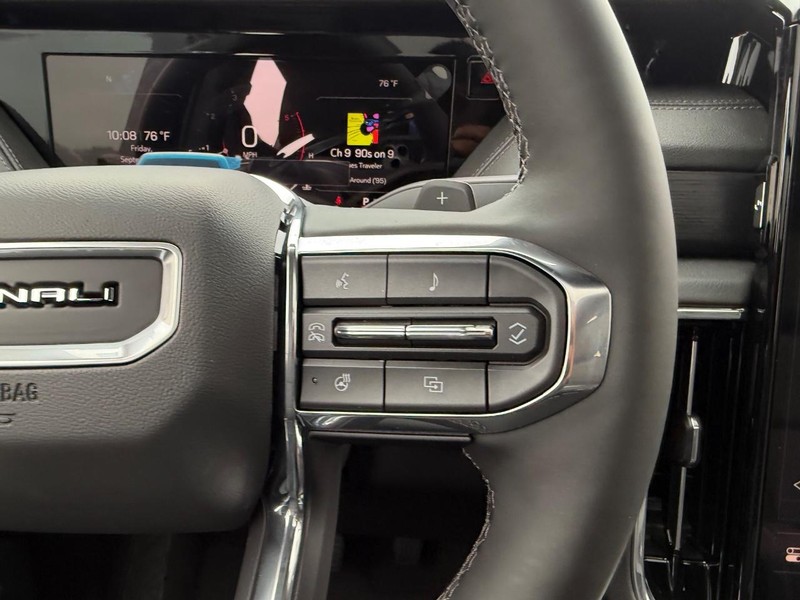 GMC Yukon XL Vehicle Full-screen Gallery Image 16