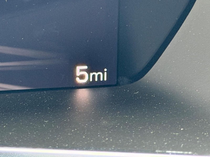 GMC Canyon Vehicle Full-screen Gallery Image 18