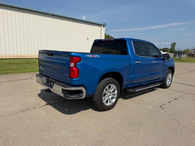 Chevrolet Silverado 1500 Vehicle Full-screen Gallery Image 03