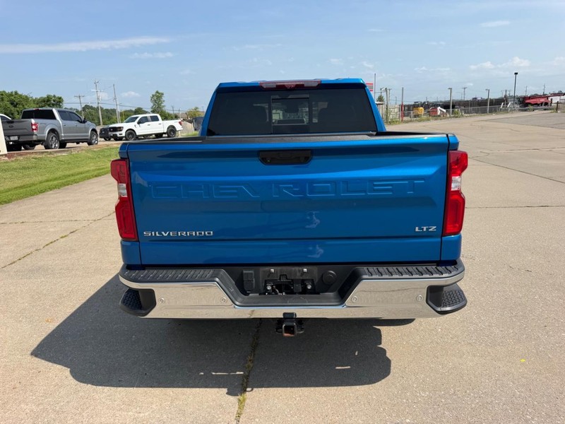 Chevrolet Silverado 1500 Vehicle Full-screen Gallery Image 04