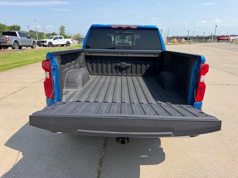 Chevrolet Silverado 1500 Vehicle Full-screen Gallery Image 05