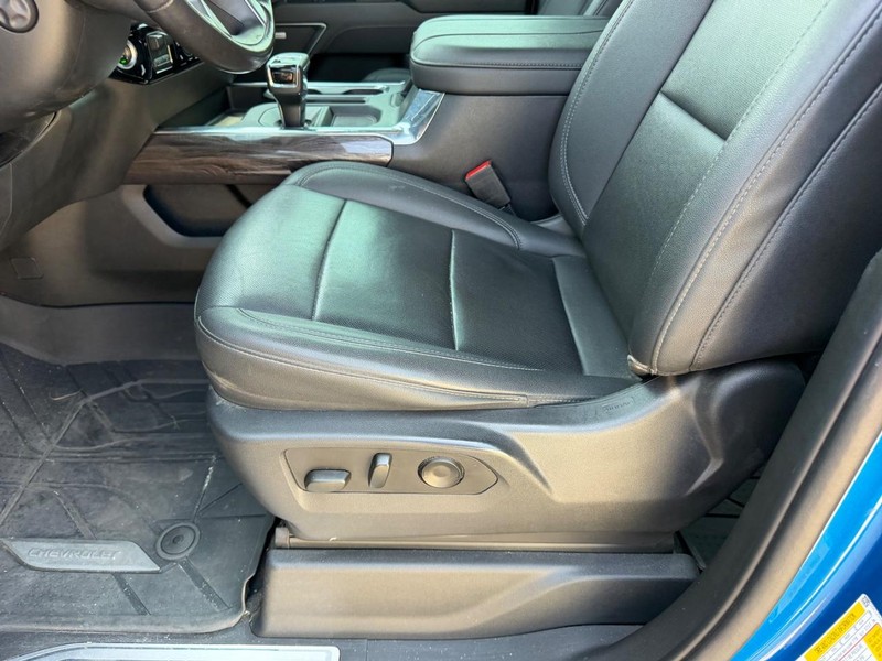 Chevrolet Silverado 1500 Vehicle Full-screen Gallery Image 18
