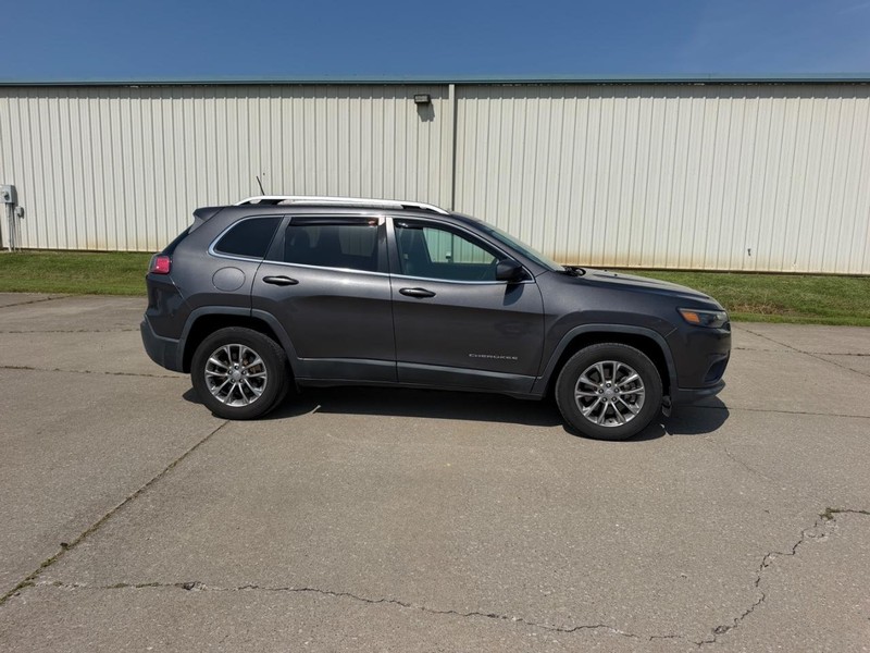 Jeep Cherokee Vehicle Full-screen Gallery Image 2