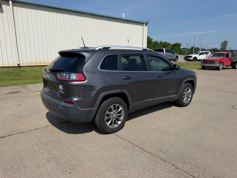 Jeep Cherokee Vehicle Full-screen Gallery Image 3