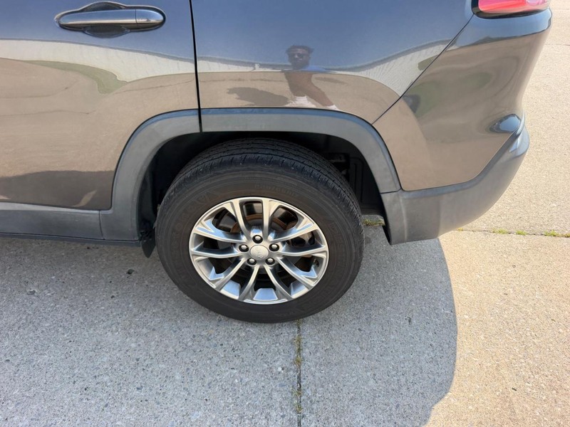 Jeep Cherokee Vehicle Full-screen Gallery Image 6