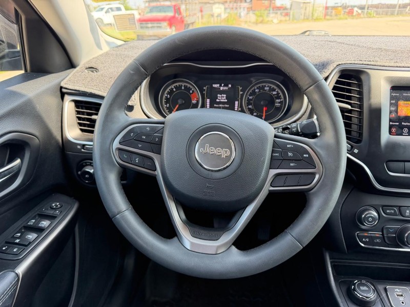 Jeep Cherokee Vehicle Full-screen Gallery Image 9