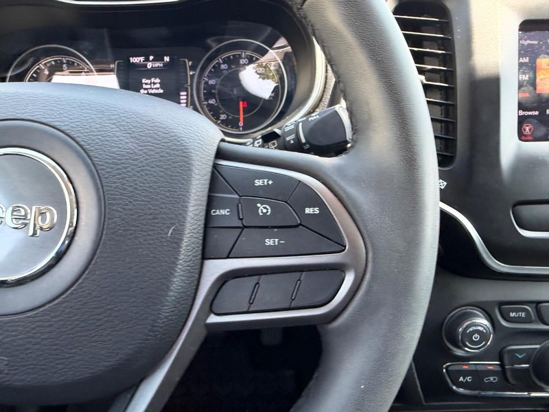Jeep Cherokee Vehicle Full-screen Gallery Image 11