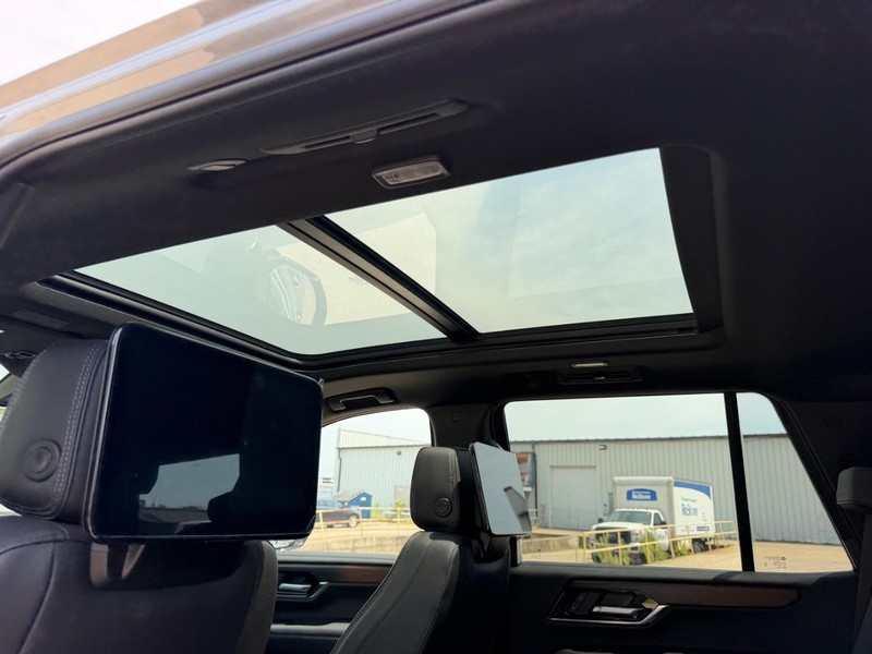GMC Yukon Vehicle Full-screen Gallery Image 10