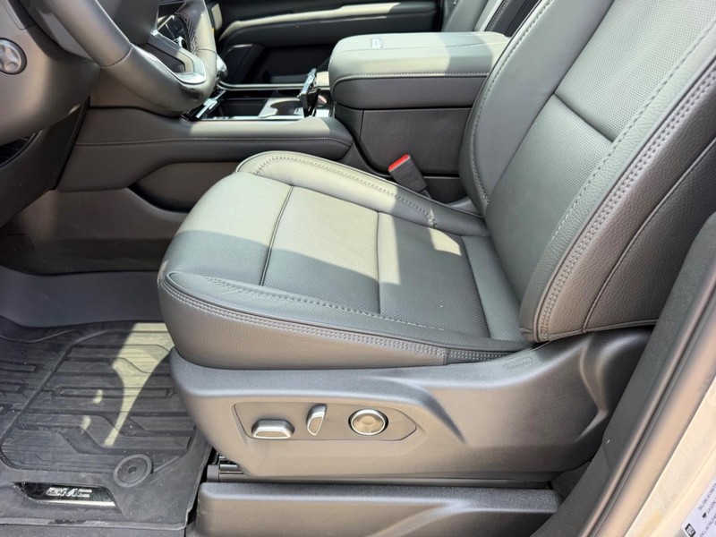 GMC Yukon Vehicle Full-screen Gallery Image 23
