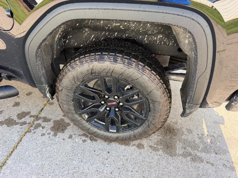GMC Sierra 1500 Vehicle Full-screen Gallery Image 6