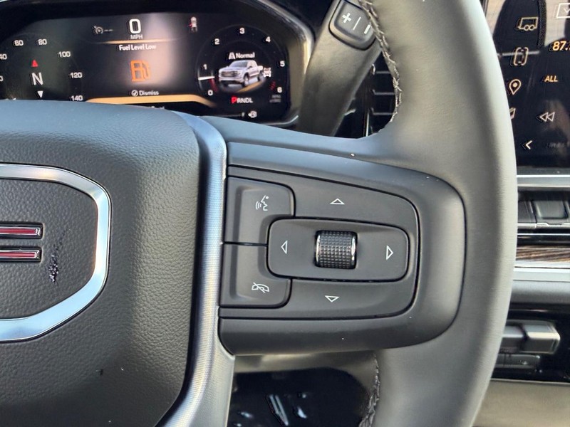 GMC Sierra 1500 Vehicle Full-screen Gallery Image 11