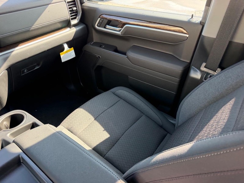 GMC Sierra 1500 Vehicle Full-screen Gallery Image 14