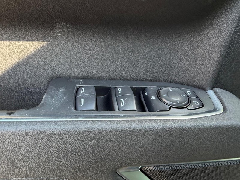 GMC Sierra 1500 Vehicle Full-screen Gallery Image 15